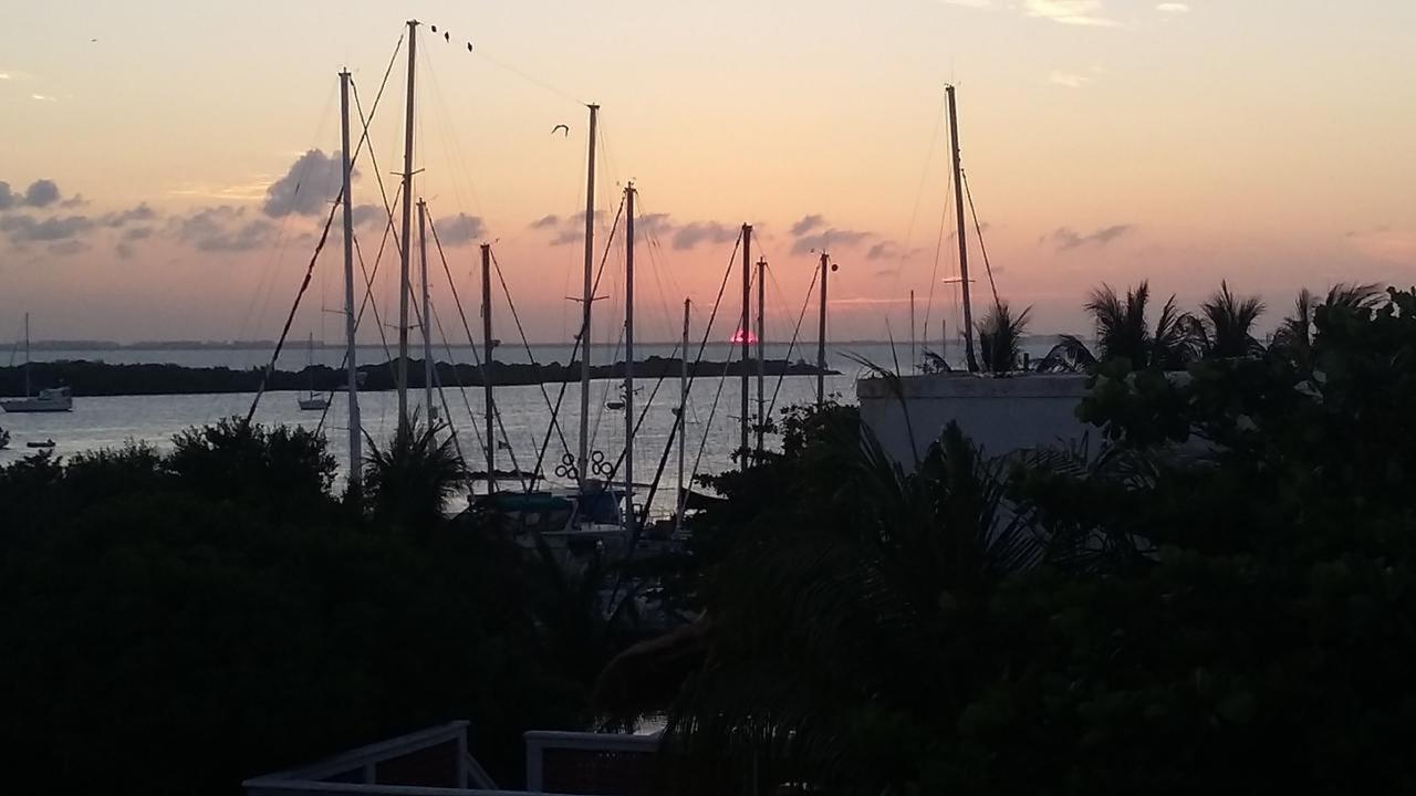 Marina Paraiso Isla Mujeres Hotel Bagian luar foto